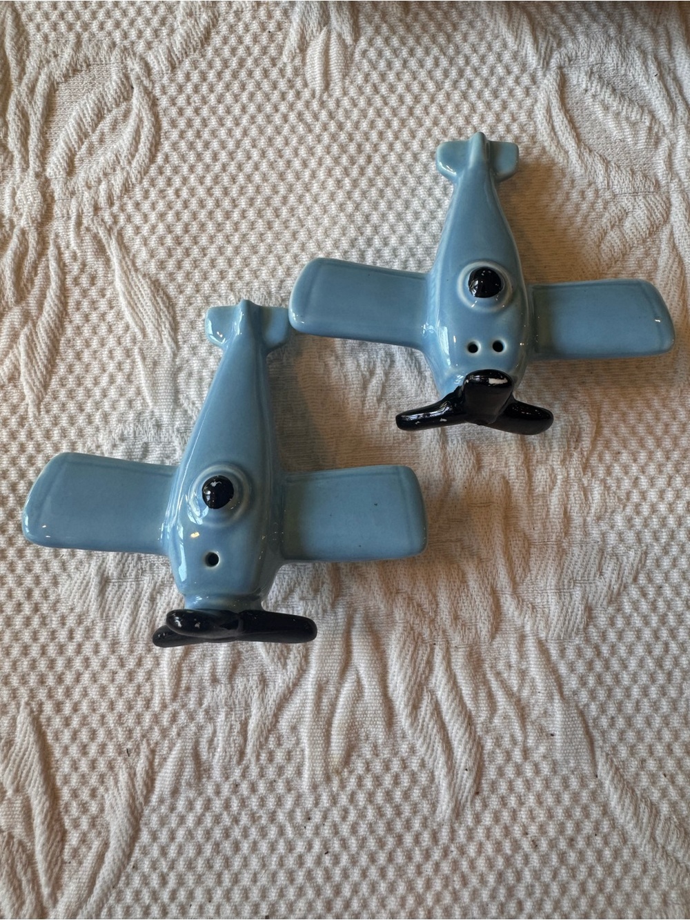Vintage Ceramic Blue Airplane Salt and Pepper Shakers Aviation Decor Retro - Picture 7 of 15